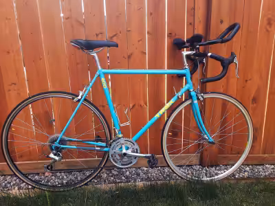 Vintage 1988 Trek 400 Road Bike. 18 speed. 22in/56cm frame. Shimano shifters/ derailleur/ brakes. Fi...