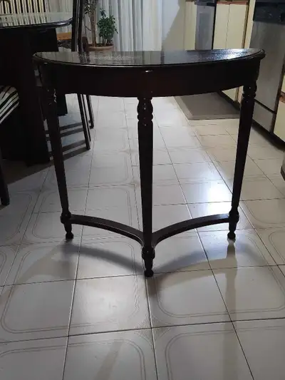 Table demi lune  en bois, brun foncé.bourgogne., View more