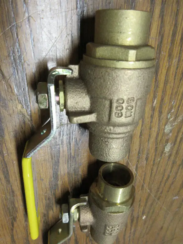Robinet à bille à souder en laiton forgé 0.5 ou 1 po. Milwaukee in Plumbing, Sinks, Toilets & Showers in City of Montréal - Image 8