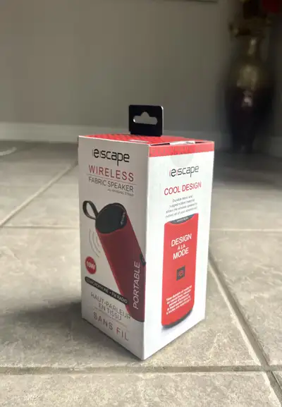 Listen to your favourite tunes on the go with this Escape wireless fabric speaker, boasting 10W of p...