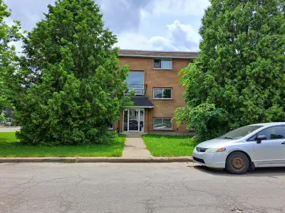 GRAND 4 1/2 À BOISBRIAND (1ER ÉTAGE) - PRÈS DE GRANDE-ALLÉE.