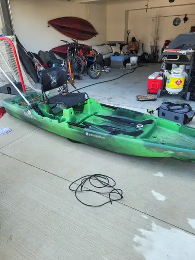 Sturdy fishing kayak. Comes with ram mounts .bending branches paddle and anchor