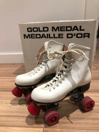 Patins à roulettes blancs vintage