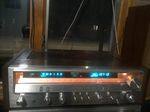 Pioneer SX-3700 Vintage Receiver with Speakers in Stereo Systems & Home Theatre in Belleville