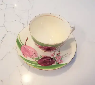 This is a gorgeous set from the mid 1940's by HM (Hudson and Middleton) Sutherland Bone China, Engla...