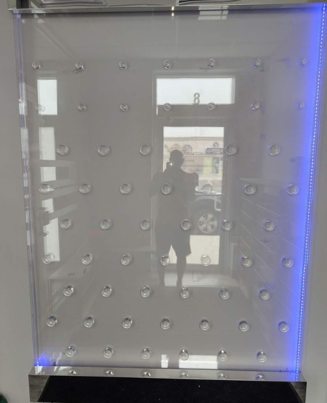 Led Bubble Wall with Circle Baffles-Brand New in Home Décor & Accents in Mississauga / Peel Region - Image 3