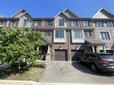 This townhouse is 3 storey, it got three bedrooms and 2.5 washrooms, huge living room and kitchen ar...