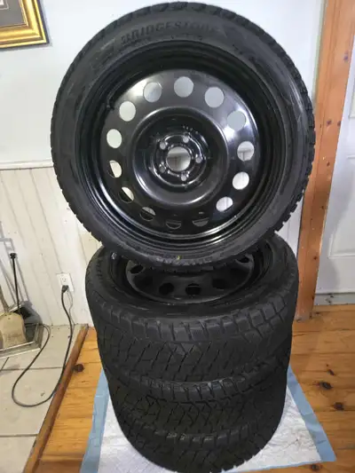 Like new condition, paid $1600+tax for them and used for less than a season. 235/45R19 BLIZZAK DM-V2...