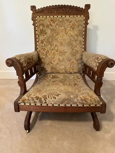 Fauteuil original et bas en très bon état.