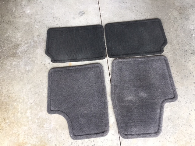 2007 Gran Prix Front and Rear Floor Mats in Other Parts & Accessories in Trenton - Image 2