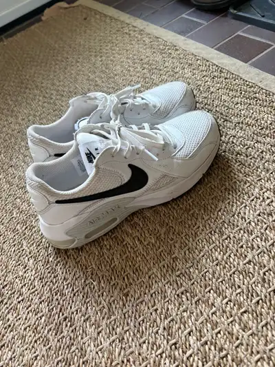 Women’s Nike Air Maxs Size 8.5, View more