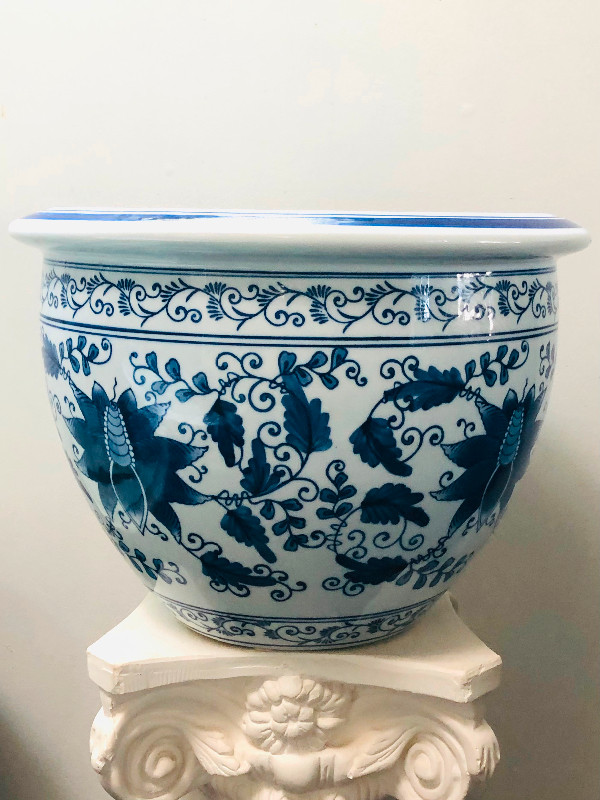 Vintage Large Chinese Planter fish bowl, jardine, butterfly in Arts & Collectibles in Oshawa / Durham Region - Image 2
