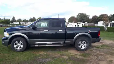 DODGE RAM 1500 4X4 2011 OUTDOORMAN FULL EQUIPE : VITRES, PORTES , MIROIRS ÉLECTRIQUE AIR CLIM , CRUI...