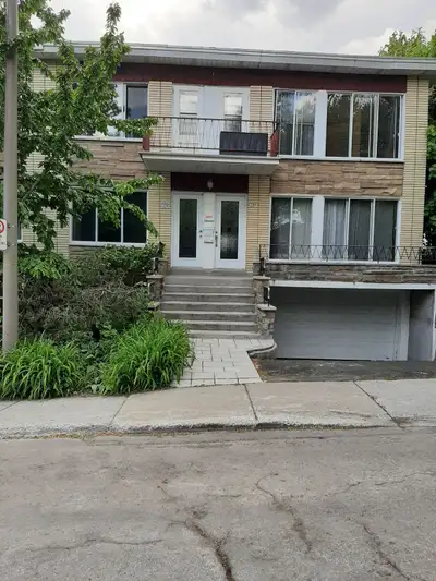 GRAND LOGEMENT 5 1/2 A LOUER REZ-DE-CHAUSSÉE A AHUNTSIC