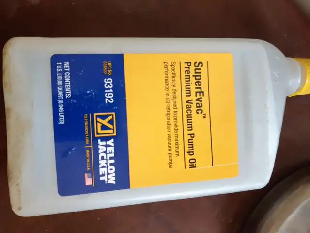 Vacuum pump oil in Other Business & Industrial in Longueuil / South Shore - Image 2