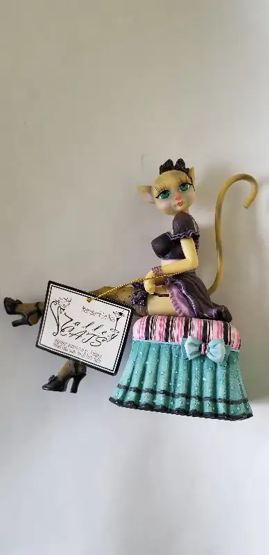 ***To be picked up*** Daisy Doll Retro Alley Cat Retired Figurine by Margaret Le Van and Artisan Fla...