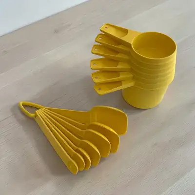 Tupperware vintage jaune – tasses et cuillères mesure, View more