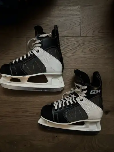Skates, size 8, View more