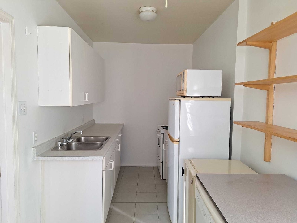 Spacious Character Apartment for Sublet 3