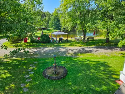 Bonjour. Logement, lumineux 41/2 + espace bureau, semi meublé (5 électros), non chauffé ni éclairé,...