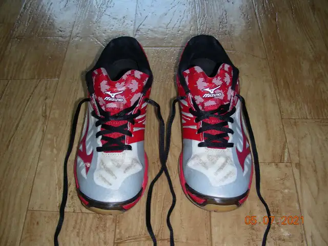 Mizuno Volleyball Shoes in Kids & Youth in Bathurst - Image 9