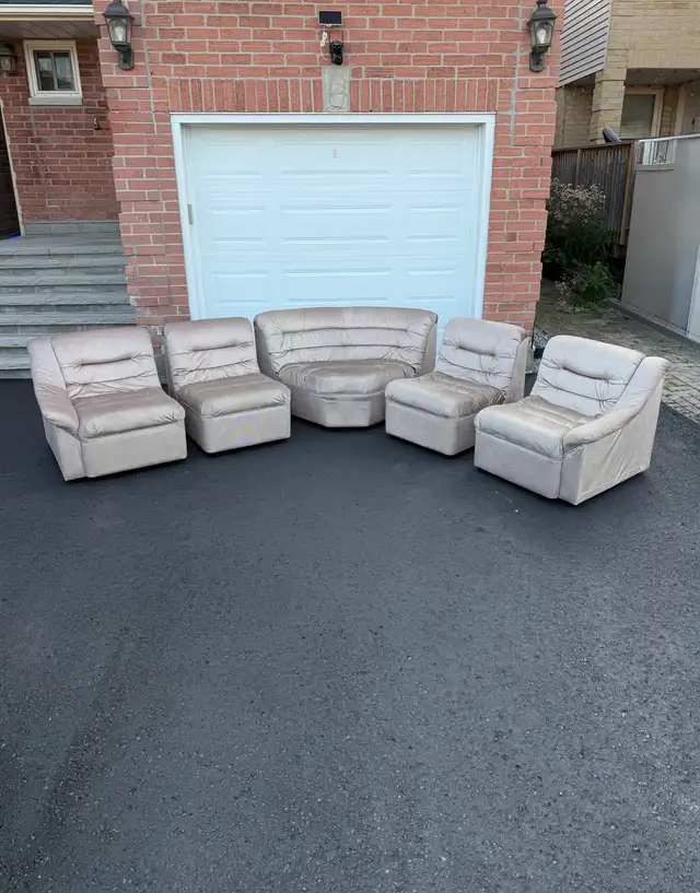 Vintage 5 units modular sofa in Couches & Futons in Oshawa / Durham Region - Image 3