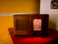 Antique Westinghouse Model 556 Tube Radio Tabletop AM Wood