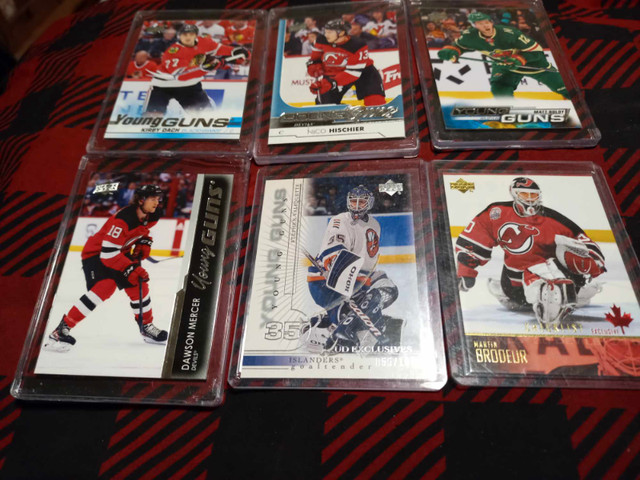 Bunch of hockey cards in Arts & Collectibles in Oshawa / Durham Region