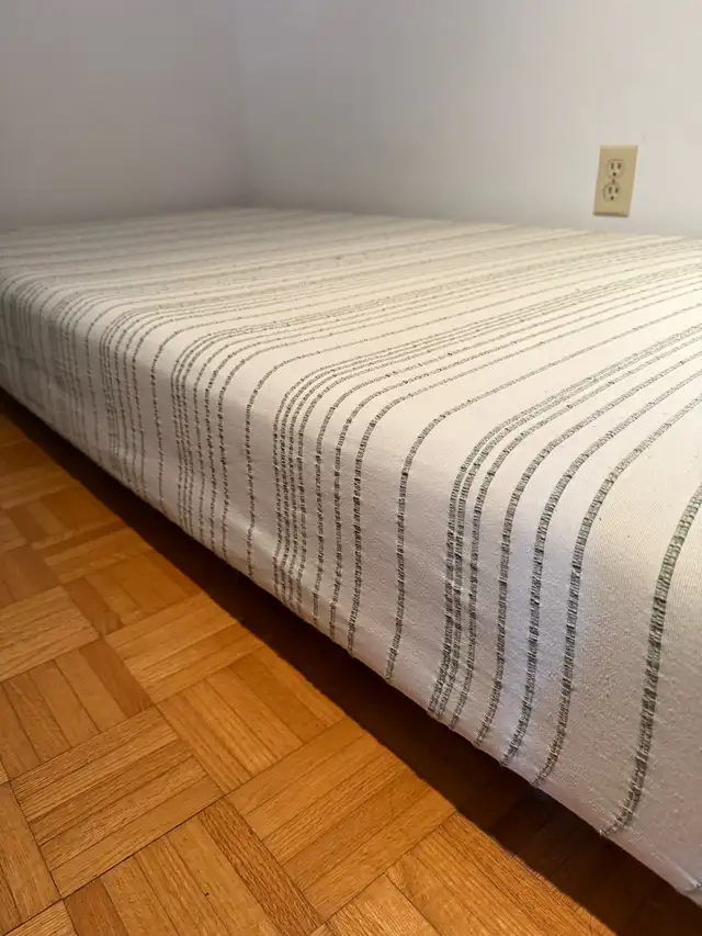 Base de lit et matelas in Beds & Mattresses in Longueuil / South Shore - Image 4