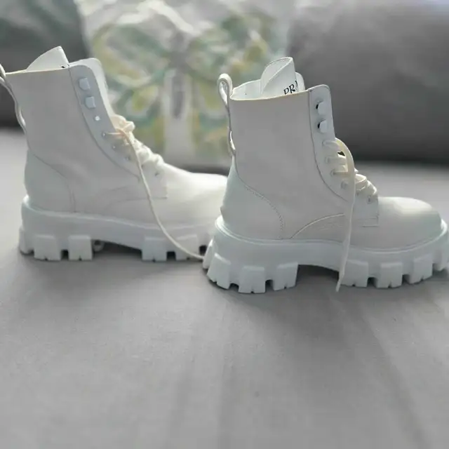 Prada Milano white Boot in Women's - Shoes in City of Toronto - Image 3