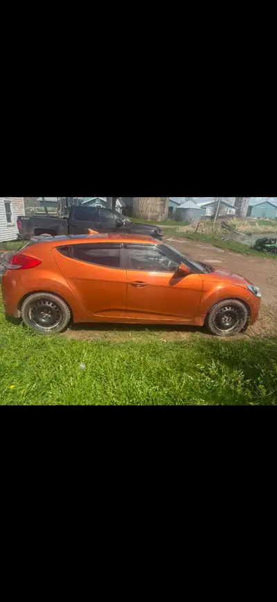 2013 Hyundai veloster 172388 km Inspected until end of June 2025 Needs breaks should pass no problem...