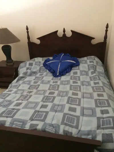 Private upper level room for rent in Woodbine Bungalow for min 1 year for 1 female occupant. Furnish...