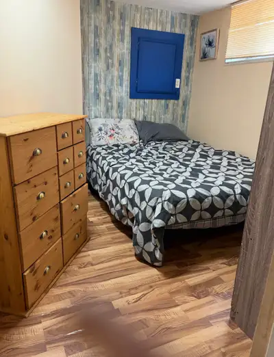 Short-Term Furnished Room for Rent – $300/week Looking for a clean, quiet, and respectful tenant for...