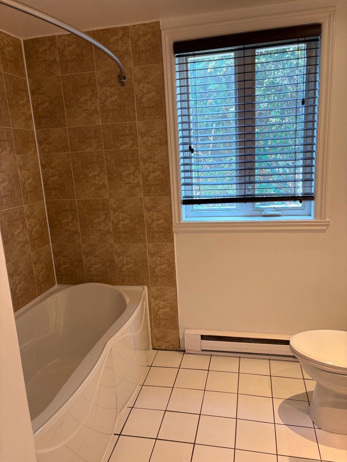 5 1/2 à louer, bas de duplex, L'Assomption 1400/mois — photo 3