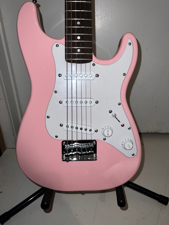 Fender Squire Mini Strat *upgraded* Guitars Ottawa Kijiji