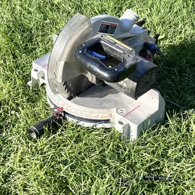 This is a used Delta 10" Compound Power Miter Saw, model 36-075, perfect for various woodworking pro...