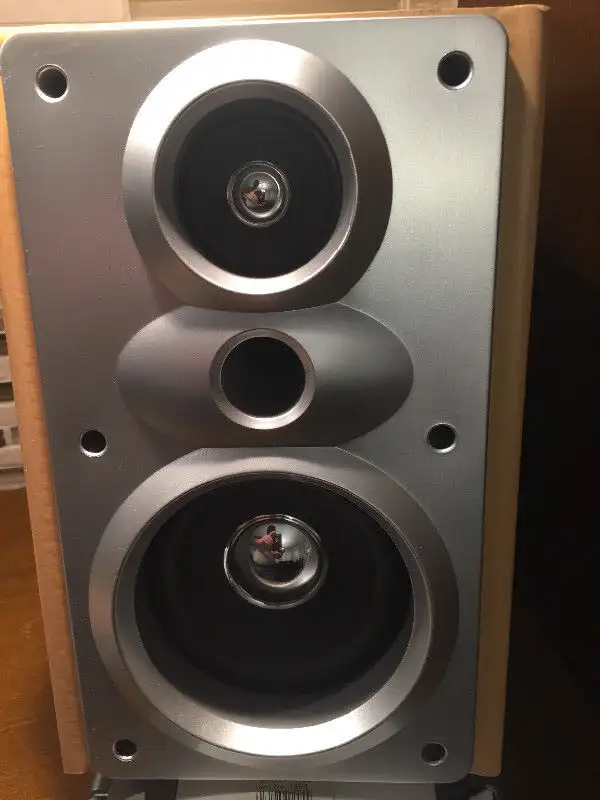 Nexxtech 2 way Stereo Bookshelf speakers Blonde wood in Speakers in Mississauga / Peel Region - Image 3