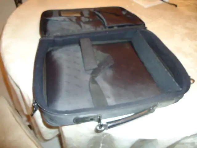 **BRAND NEW BRIEFCASE**64744836615683121