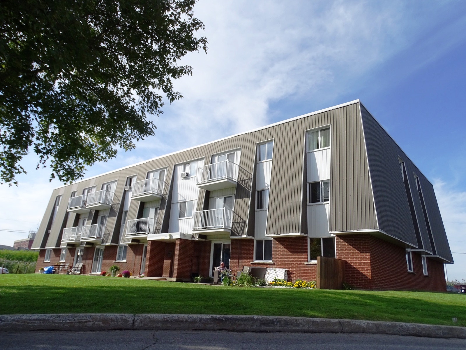 775 Rue Content — photo 1