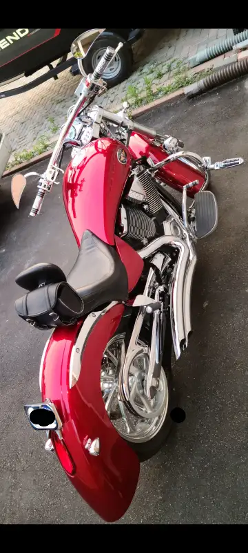 2004 Victory Kingpin. 28500klms on it. Kept in heated garage. Always kept in pristine condition. Oil...