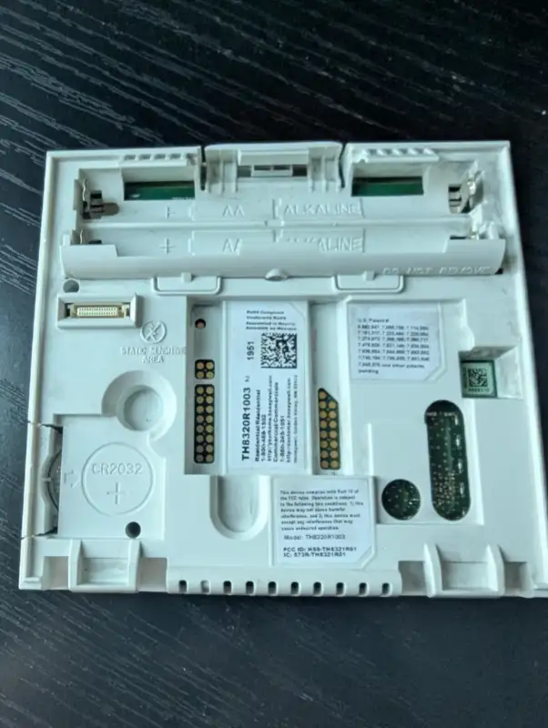 Honeywell VisionPro 8000 in General Electronics in Longueuil / South Shore - Image 3