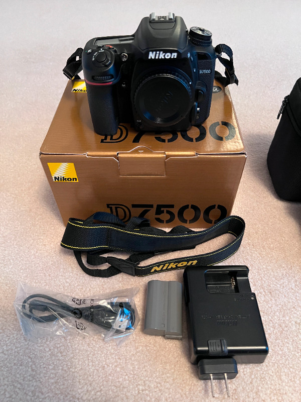 Nikon D7500 with 2 Sigma and 2 Nikon Lenses in Cameras & Camcorders in Oshawa / Durham Region