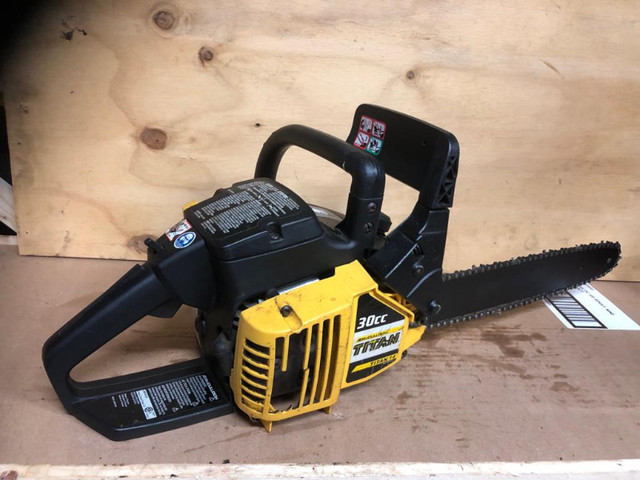 McCulloch chainsaw titan 30cc 14inch bar in Power Tools in Oakville / Halton Region - Image 3