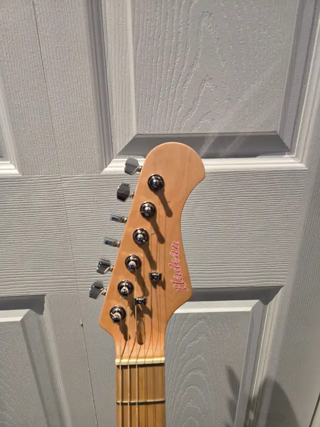 Telecaster style guitar like new in Guitars in Ottawa - Image 4
