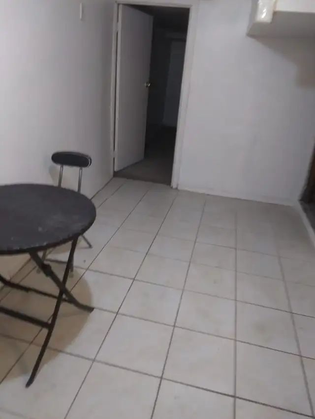 1 bedroom basement available - $1500