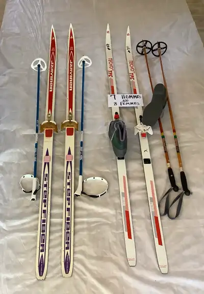 2 paires skis fonds 70 po. long. +Pôles + Bottines , femme 8 ou homme 7 Prix : 75$ pour le lot . Val...