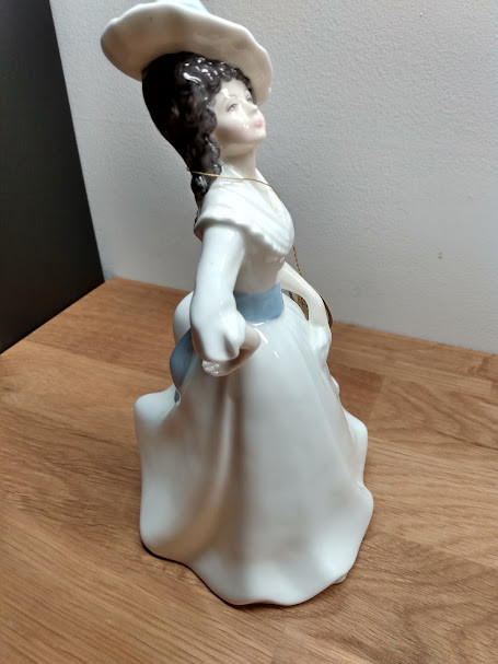 Royal Doulton Figurine Margaret 1981 Bone China HN 2397 in Arts & Collectibles in Mississauga / Peel Region - Image 3