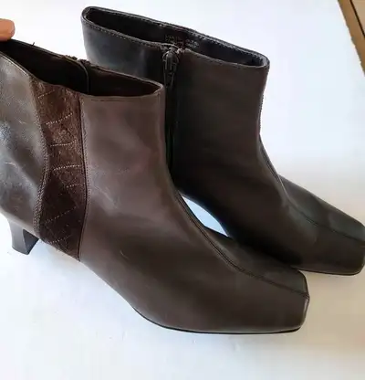 New Clarks Women’s Brown Leather Ankle Boots with Heel – Size 10, View more