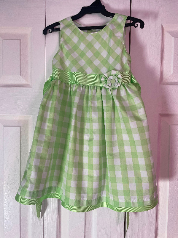Size 4T Dress in Clothing - 4T in Saskatoon