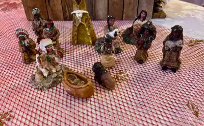 Crèche amérindienne de la nativité pour Noël vintage 1966 à 50$, View more